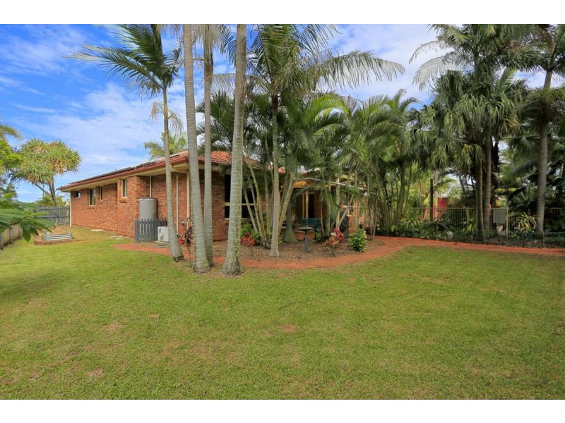 5 Majestic Place, Coral Cove QLD 4670
