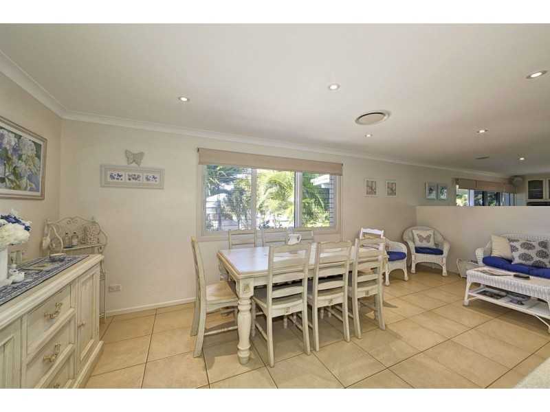 7 Shelley Street, Burnett Heads QLD 4670