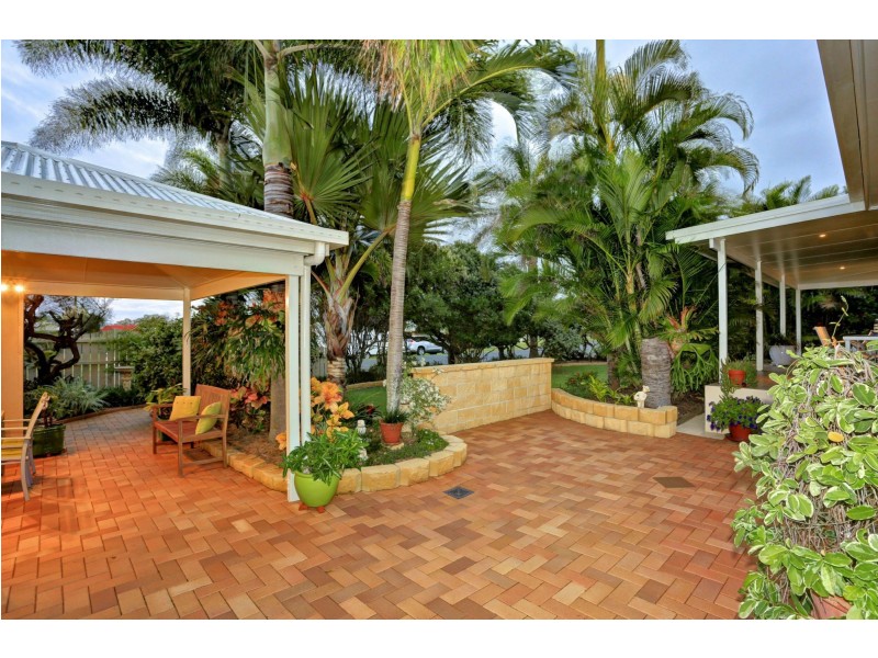 7 Shelley Street, Burnett Heads QLD 4670