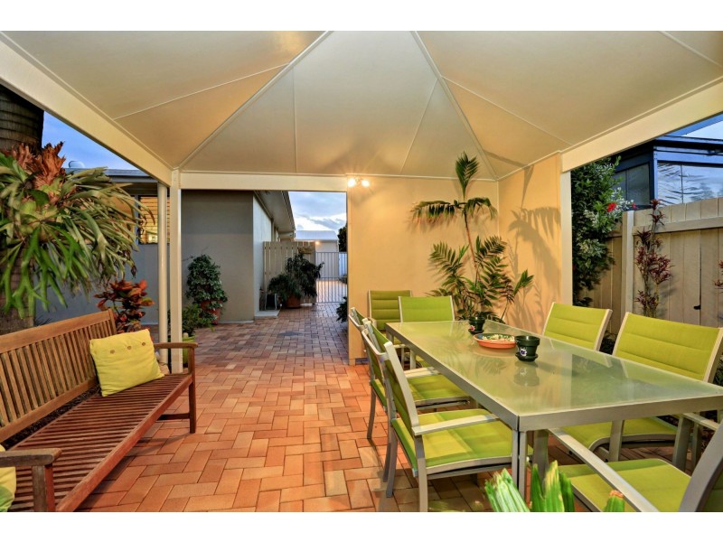 7 Shelley Street, Burnett Heads QLD 4670