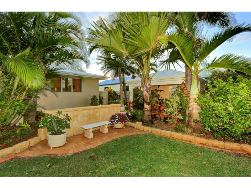 7 Shelley Street, Burnett Heads QLD 4670