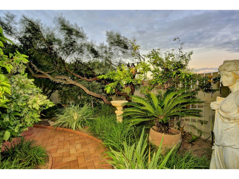 7 Shelley Street, Burnett Heads QLD 4670