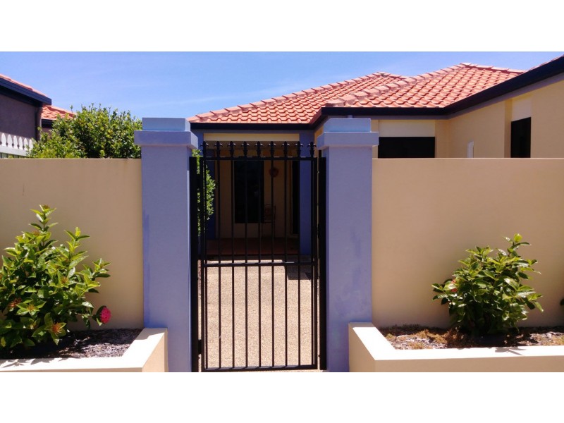 24 Chantelle Circuit, Coral Cove QLD 4670