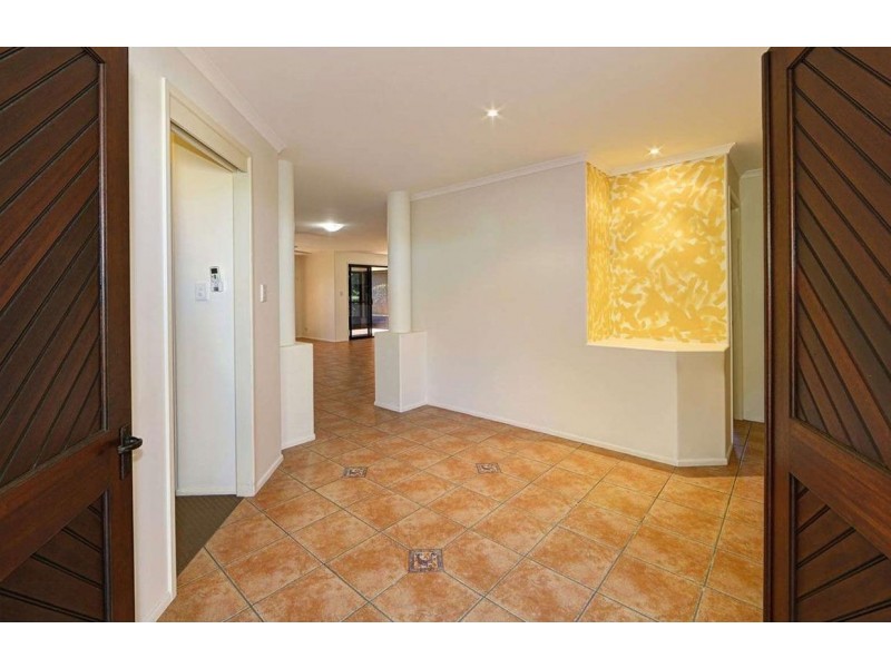 24 Chantelle Circuit, Coral Cove QLD 4670