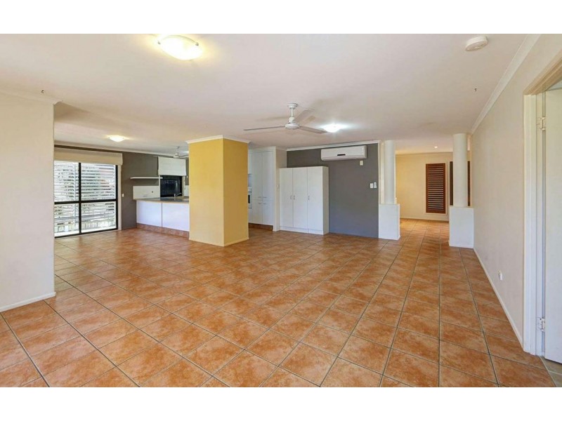 24 Chantelle Circuit, Coral Cove QLD 4670