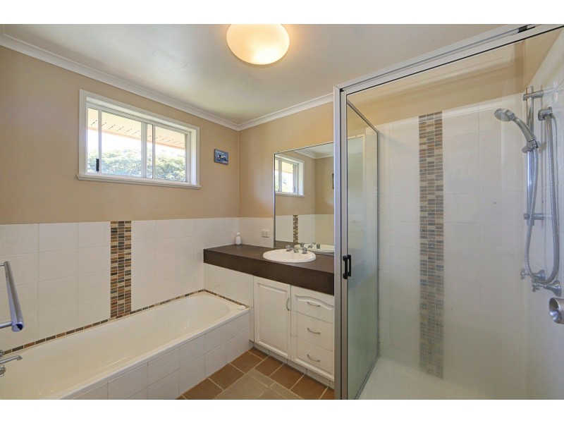 11 Tadgell Court, Avenell Heights QLD 4670