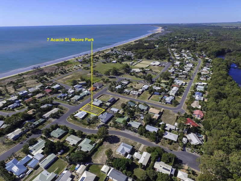 7 Acacia St, Moore Park Beach QLD 4670