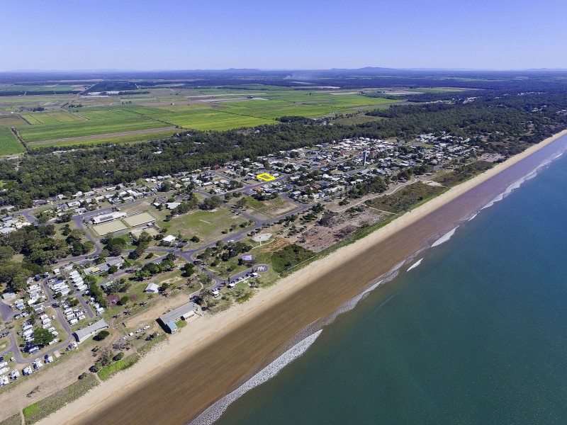 7 Acacia St, Moore Park Beach QLD 4670