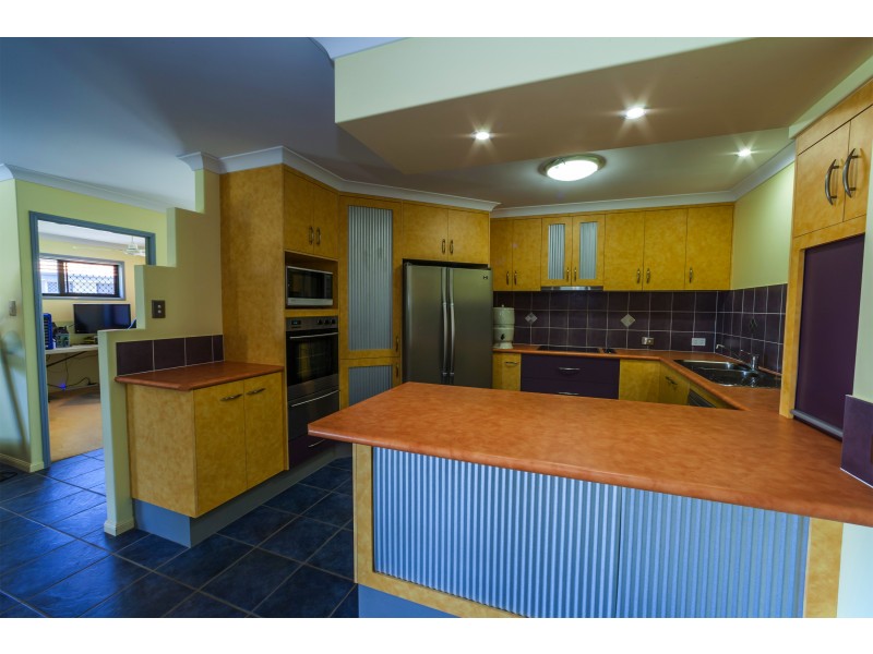 8 Warren Pl, Bargara QLD 4670