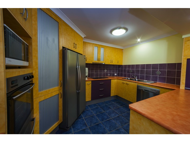8 Warren Pl, Bargara QLD 4670