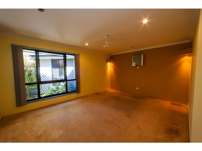 8 Warren Pl, Bargara QLD 4670