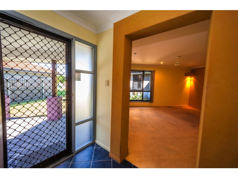 8 Warren Pl, Bargara QLD 4670