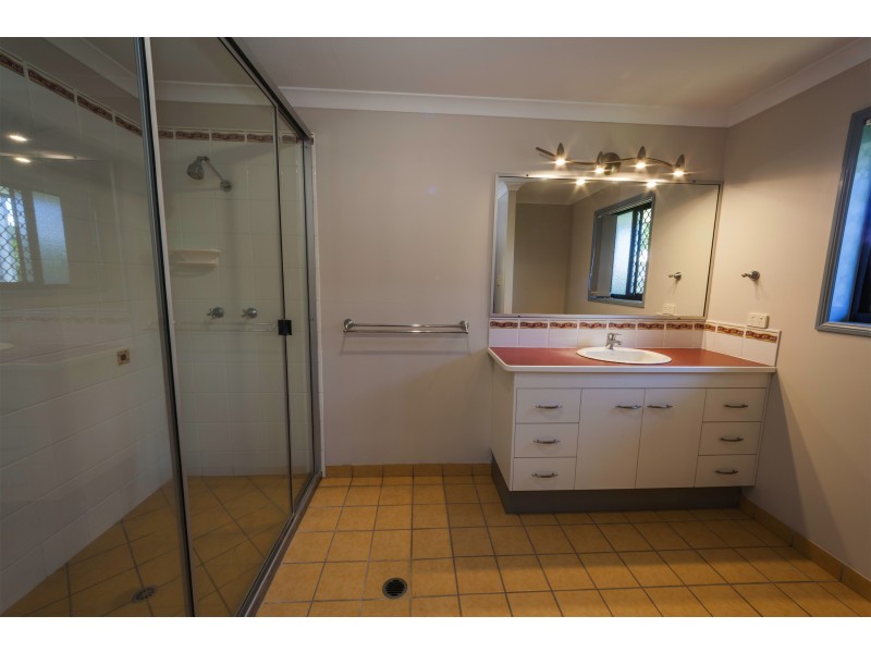 8 Warren Pl, Bargara QLD 4670