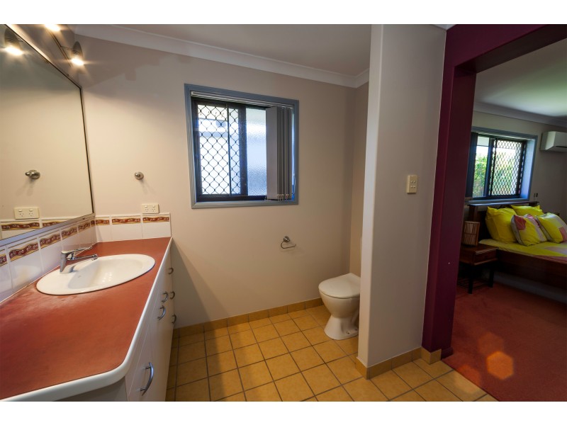 8 Warren Pl, Bargara QLD 4670