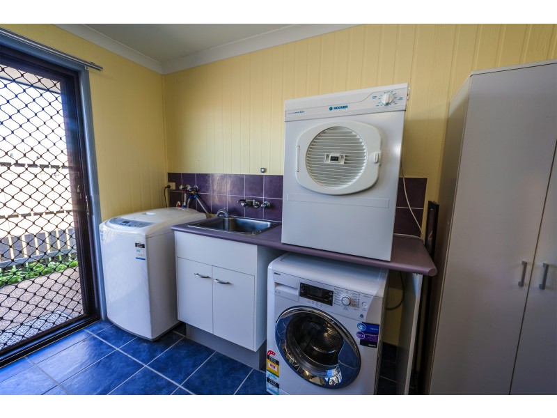 8 Warren Pl, Bargara QLD 4670