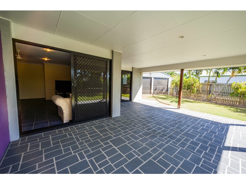 8 Warren Pl, Bargara QLD 4670