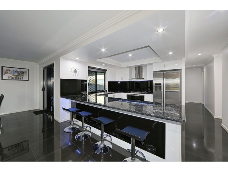 34 Palmerston Dr, Branyan QLD 4670