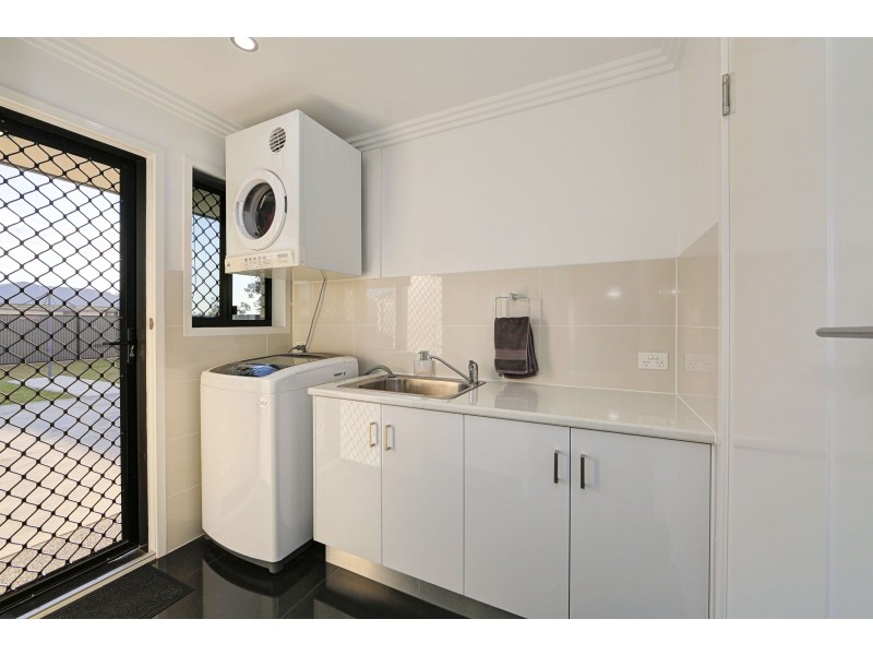 34 Palmerston Dr, Branyan QLD 4670