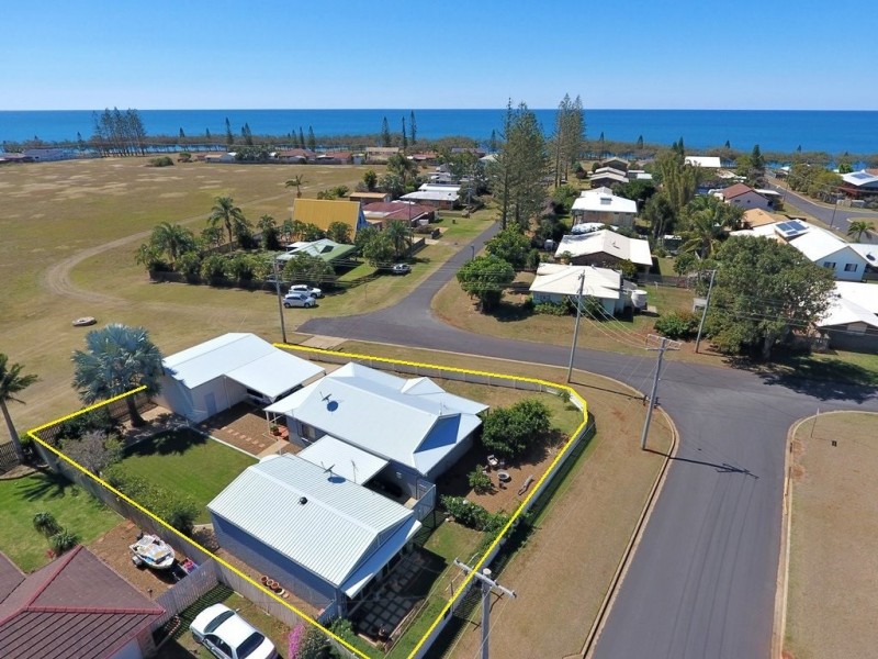 2 Camilleri Ct, Elliott Heads QLD 4670