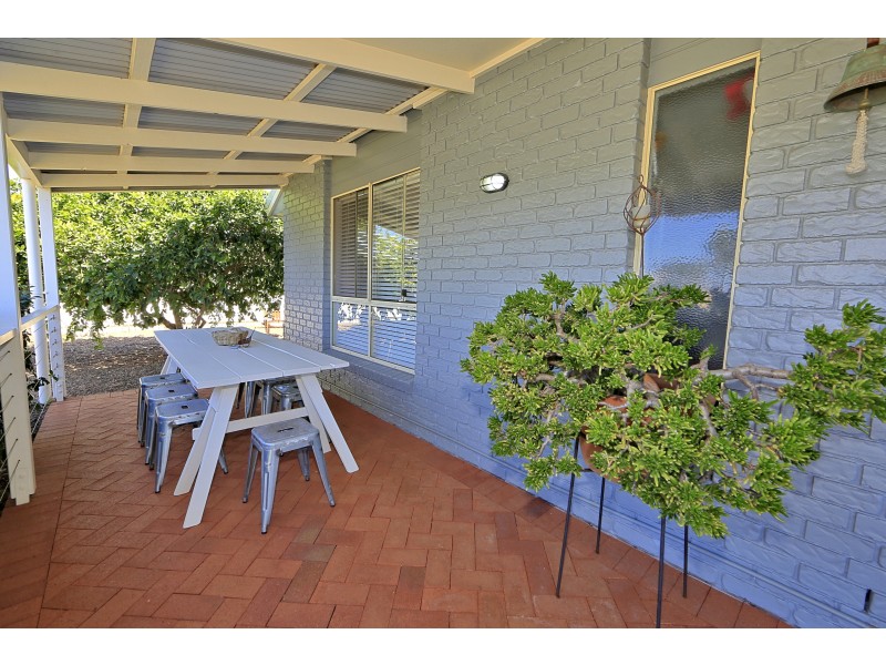 2 Camilleri Ct, Elliott Heads QLD 4670