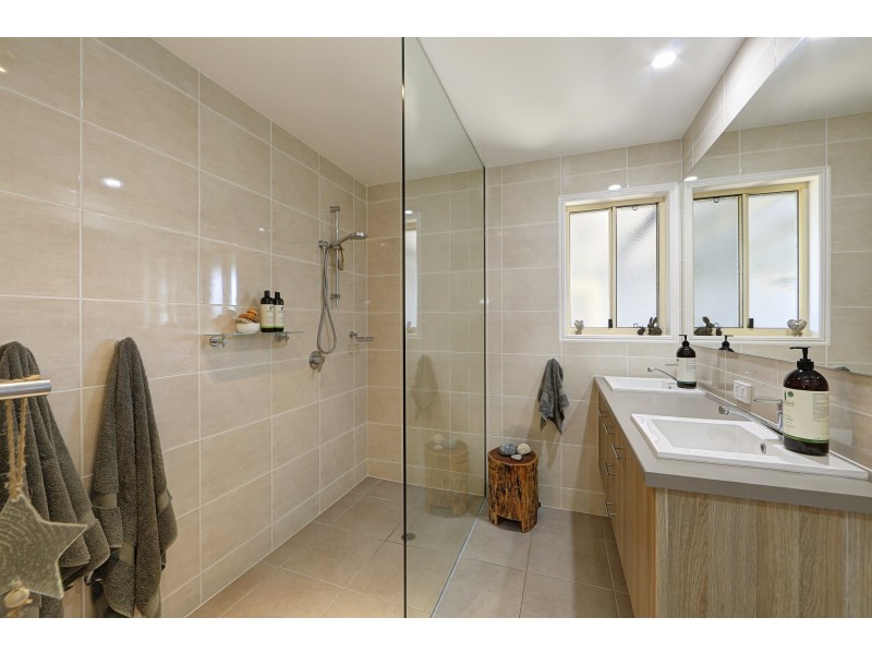 2 Camilleri Ct, Elliott Heads QLD 4670