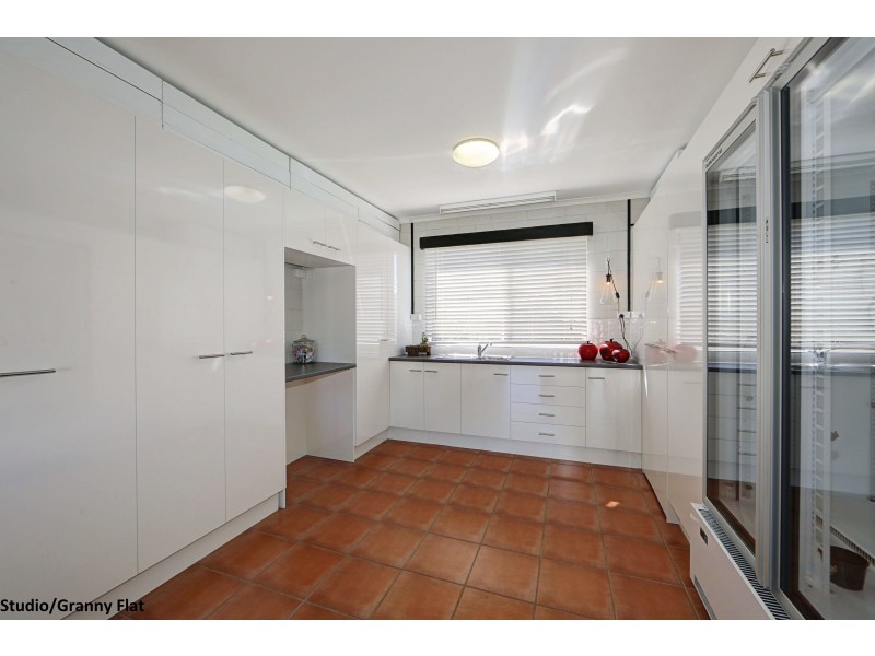 2 Camilleri Ct, Elliott Heads QLD 4670