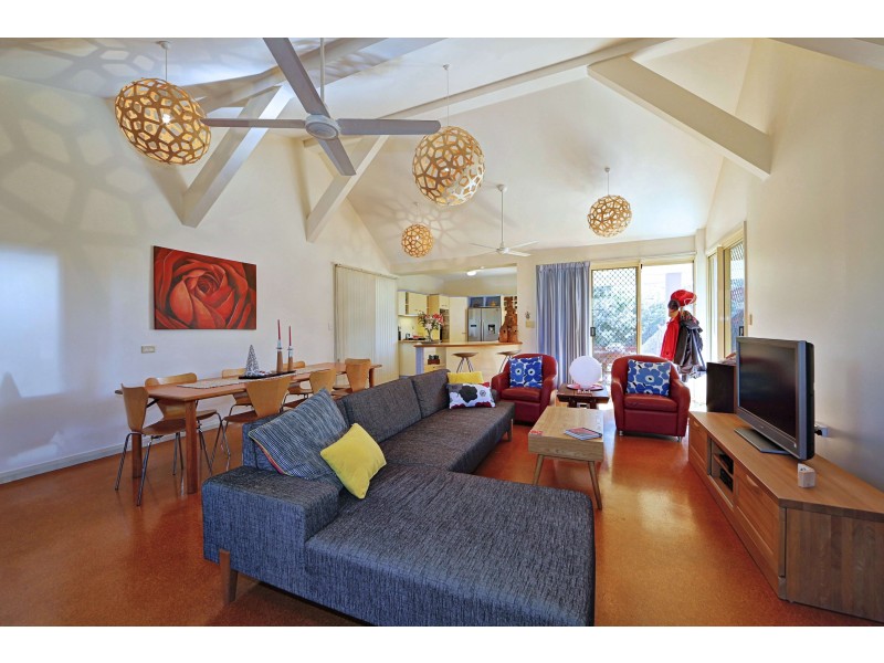 4 Redman Ct, Bargara QLD 4670