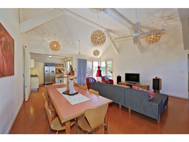 4 Redman Ct, Bargara QLD 4670