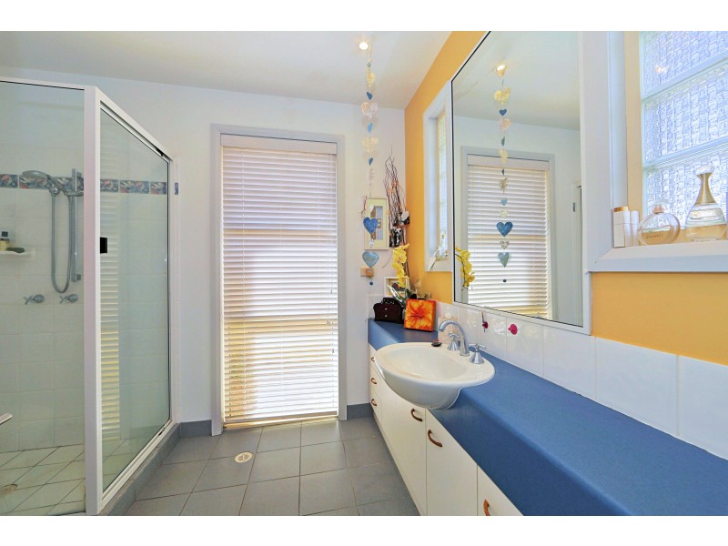 4 Redman Ct, Bargara QLD 4670