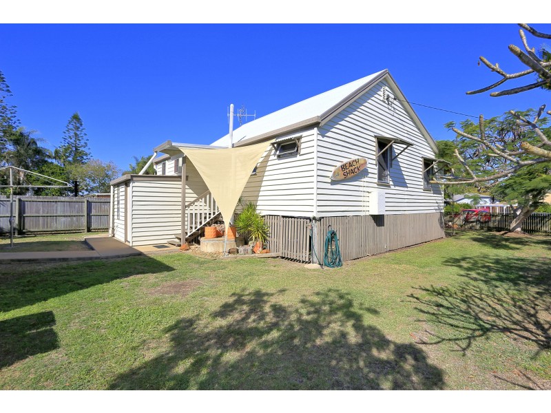 9 Moore St, Elliott Heads QLD 4670