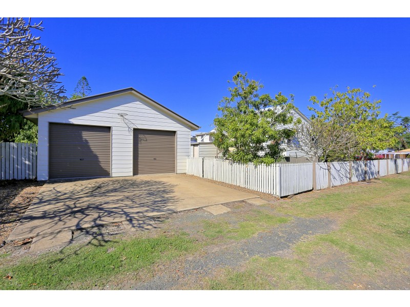 9 Moore St, Elliott Heads QLD 4670