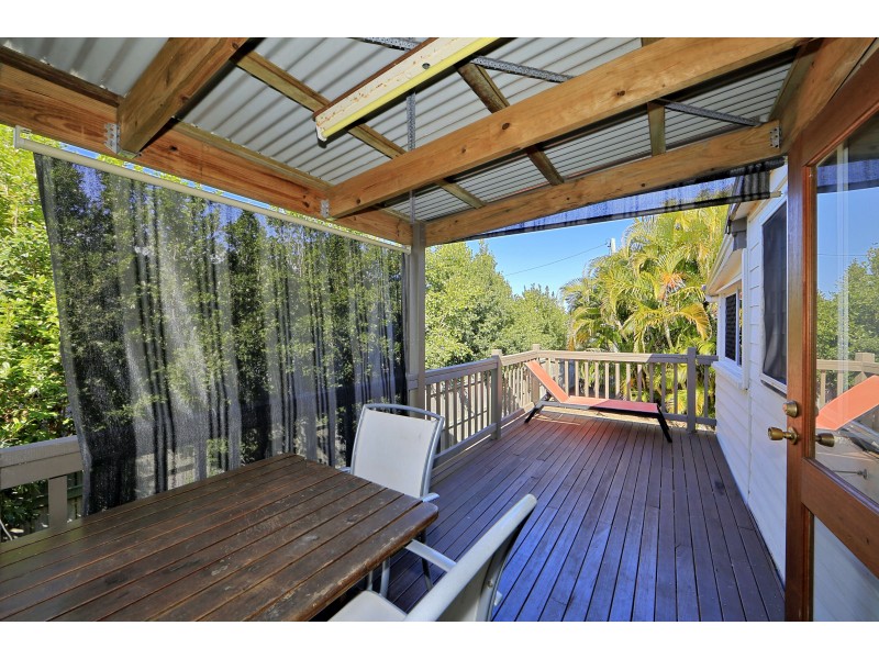 9 Moore St, Elliott Heads QLD 4670