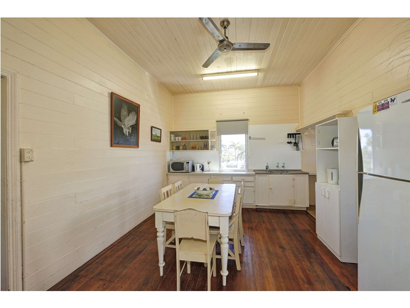 9 Moore St, Elliott Heads QLD 4670