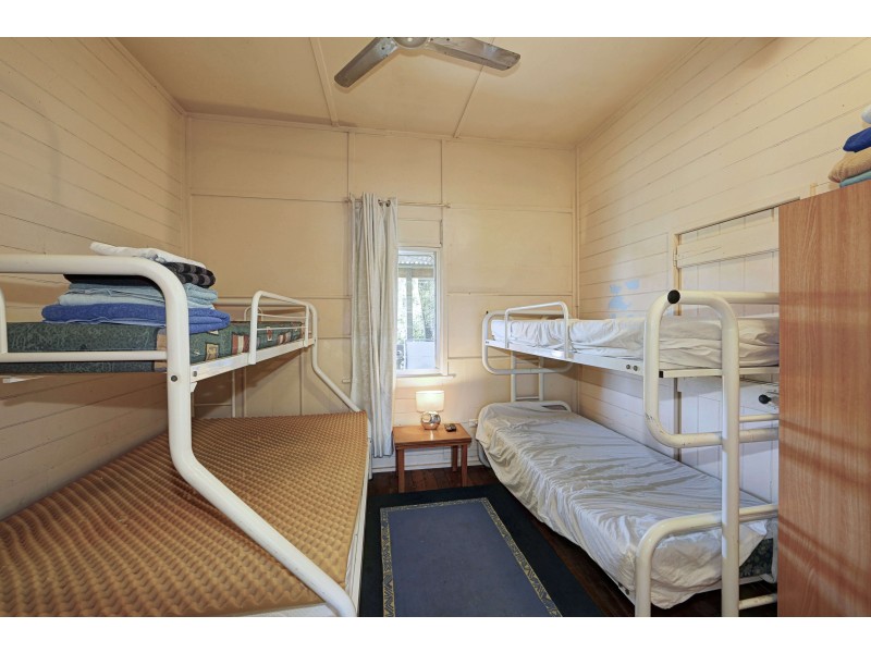 9 Moore St, Elliott Heads QLD 4670