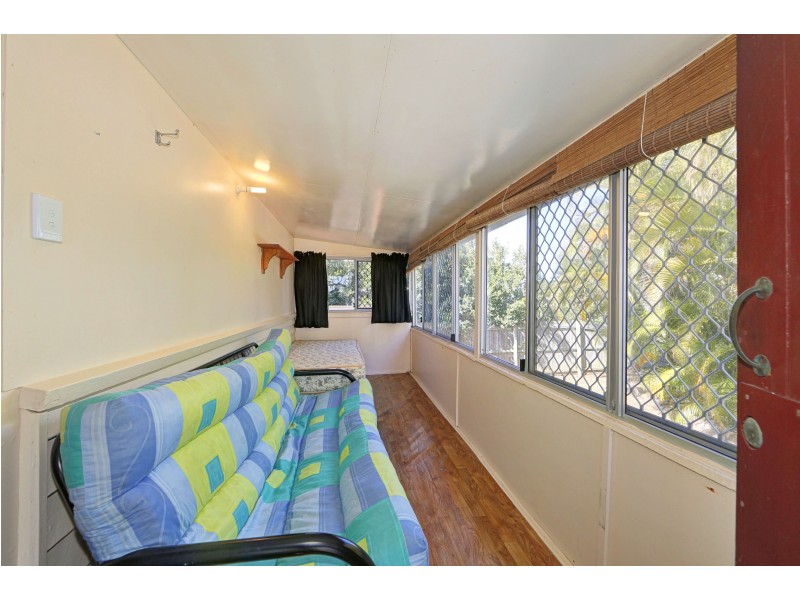 9 Moore St, Elliott Heads QLD 4670