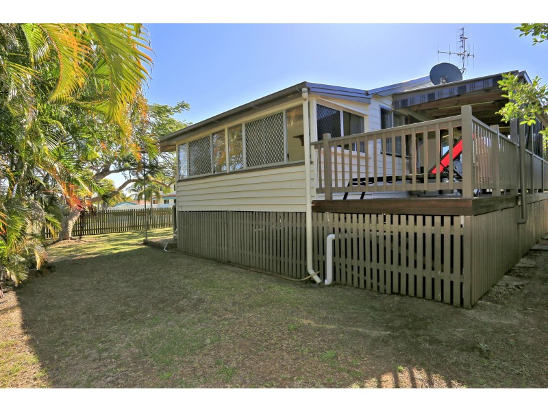 9 Moore St, Elliott Heads QLD 4670