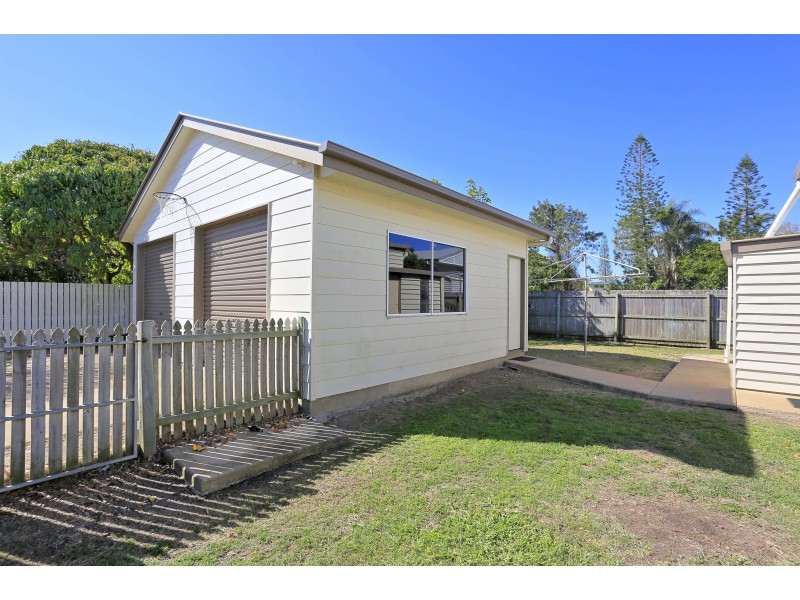 9 Moore St, Elliott Heads QLD 4670