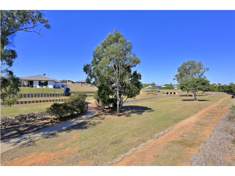 6 Sweetwater Ct, Ashfield QLD 4670