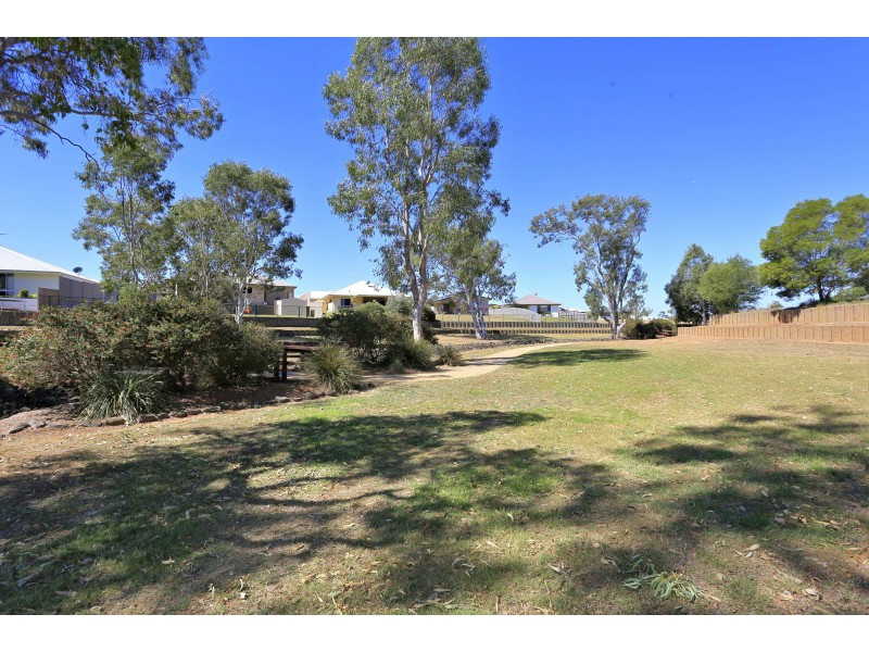 6 Sweetwater Ct, Ashfield QLD 4670