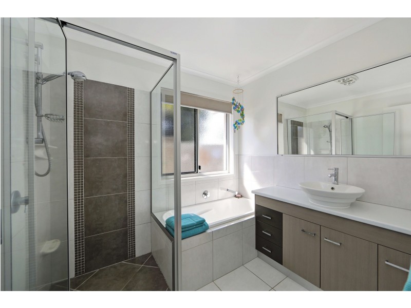 3/6 Theodore St, Svensson Heights QLD 4670
