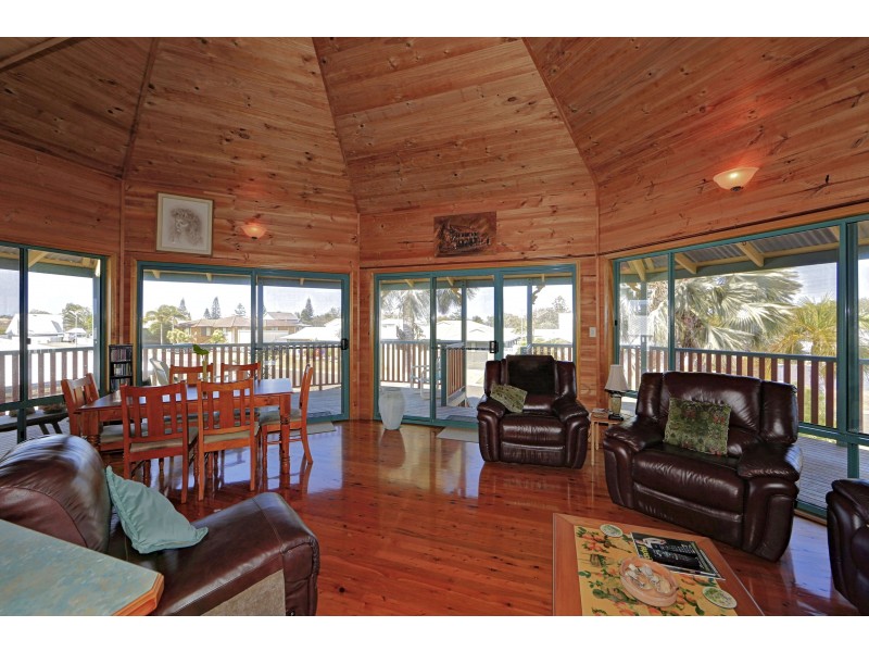 28 Oceanview St, Bargara QLD 4670