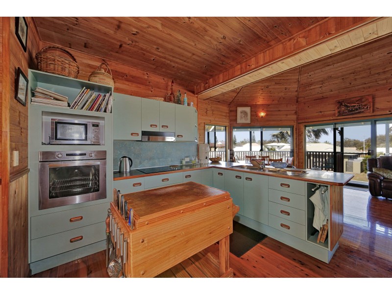 28 Oceanview St, Bargara QLD 4670
