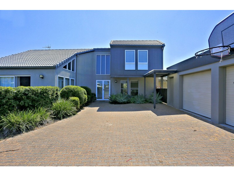 12 Oceanview St, Bargara QLD 4670