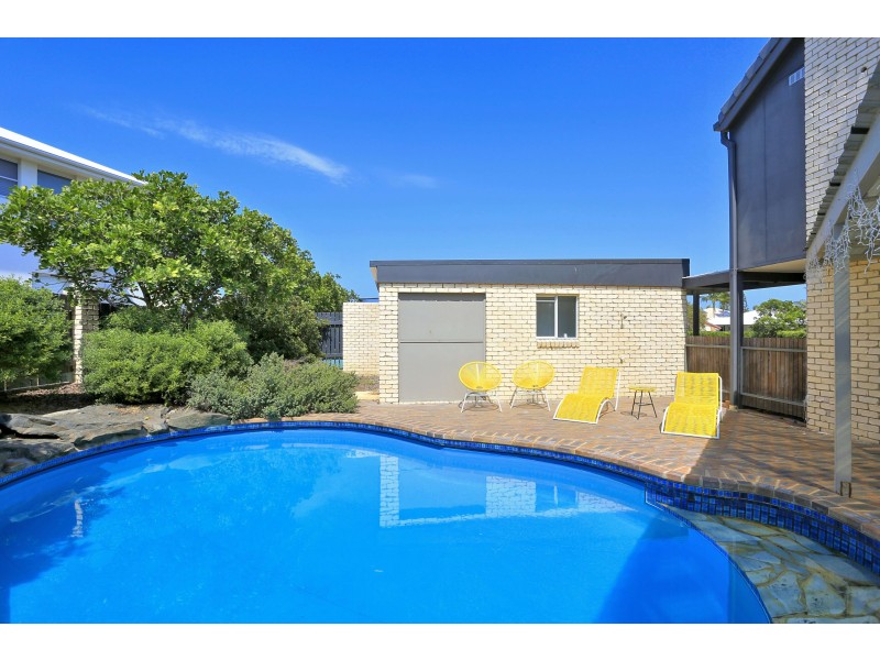 12 Oceanview St, Bargara QLD 4670