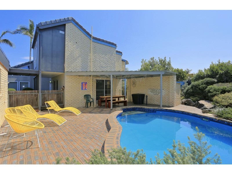 12 Oceanview St, Bargara QLD 4670