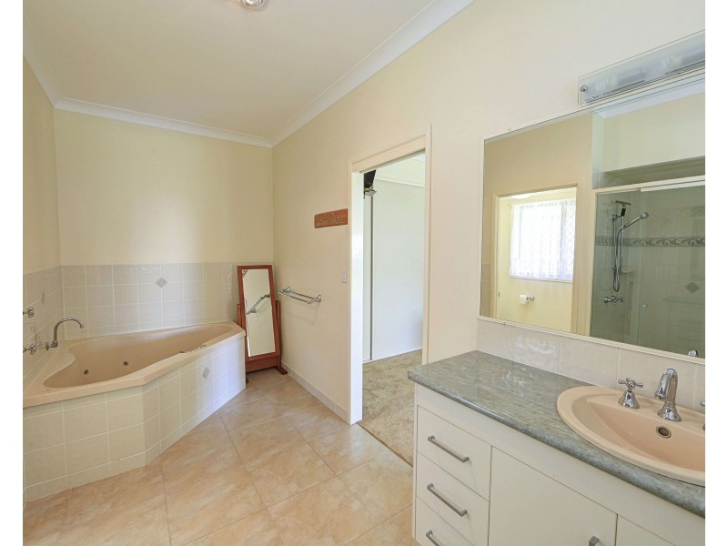 12 Kathleen Dr, Innes Park QLD 4670