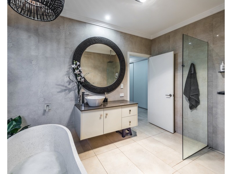 2 Panoramic Way, Bargara QLD 4670
