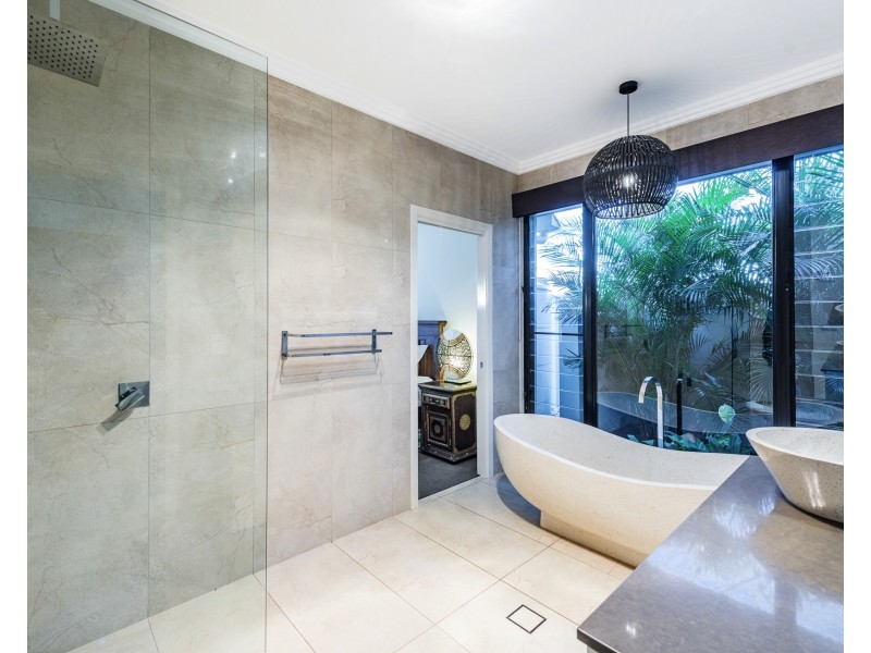 2 Panoramic Way, Bargara QLD 4670