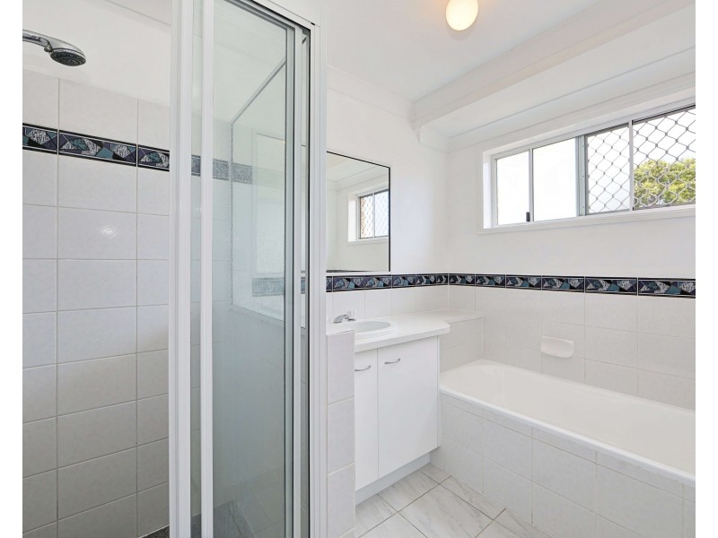 11 Amaroo Cres, Innes Park QLD 4670