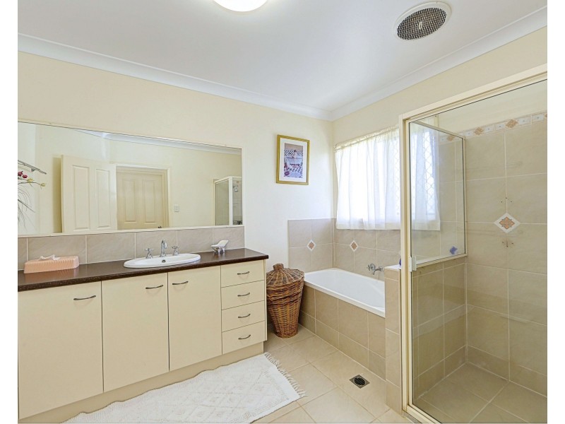 11 Francis Pl, Innes Park QLD 4670